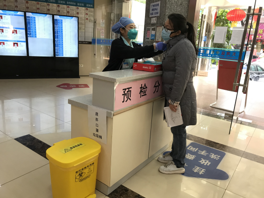 6急诊科医务人员穿防护服二线出车对抗疫情图7,8急诊科医务人员穿防护